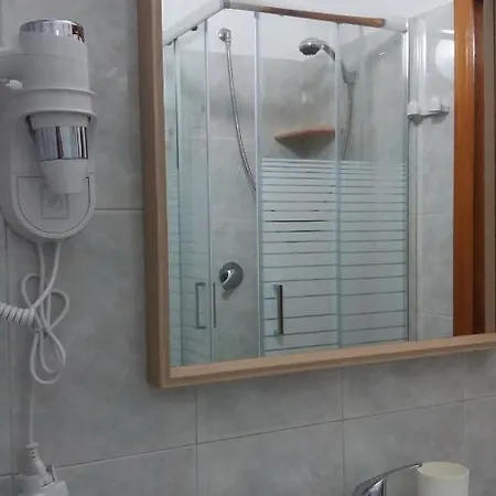 Πανσιόν Marty's Βιέστε